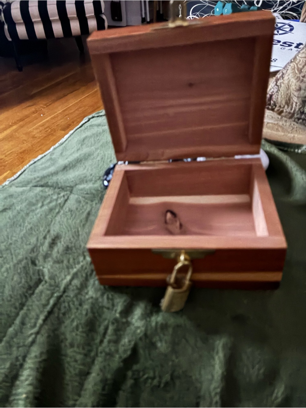 Keepsake box with lock and key. 4x 5